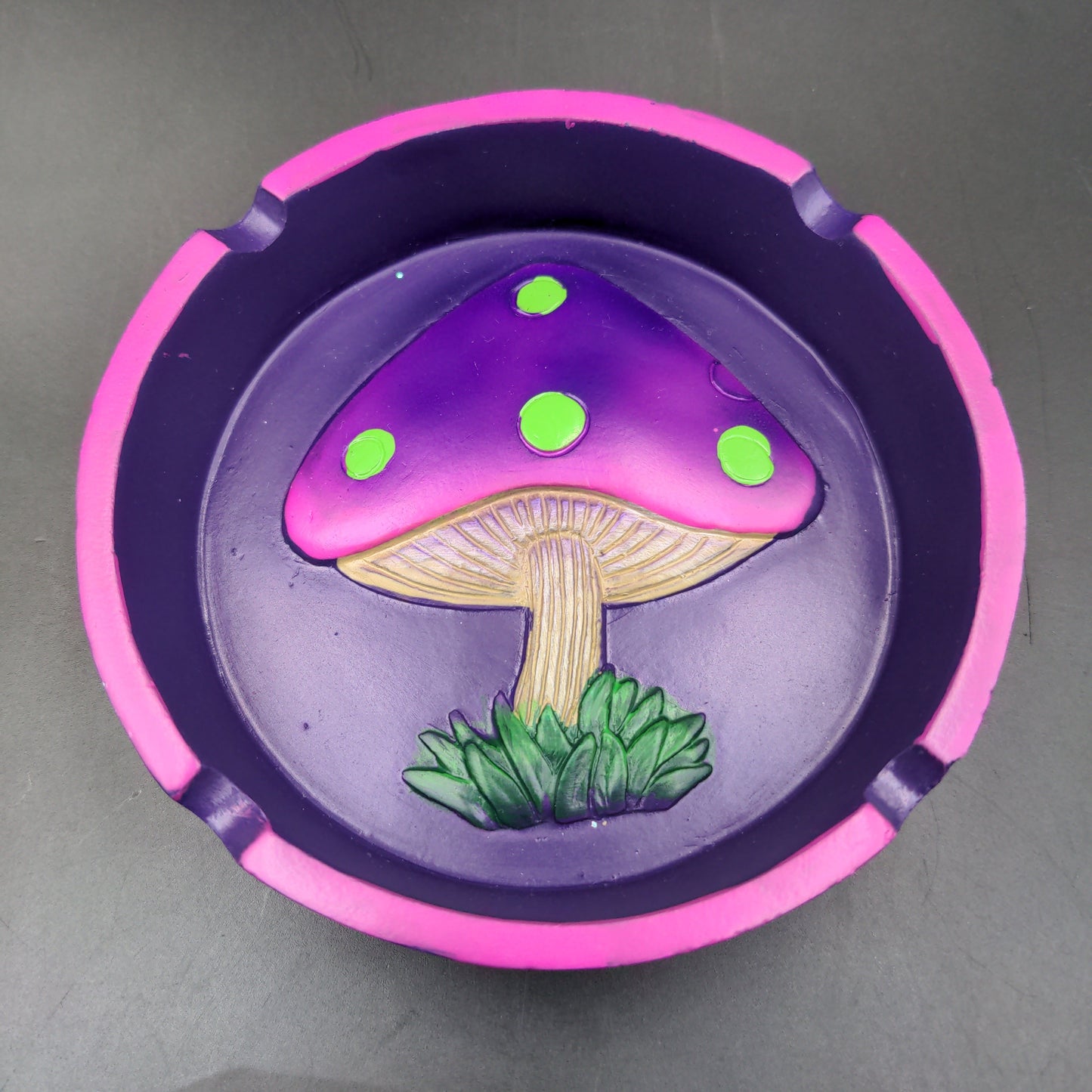 Mushroom Round Polyresin Ashtray | 4.25" - Avernic Smoke Shop