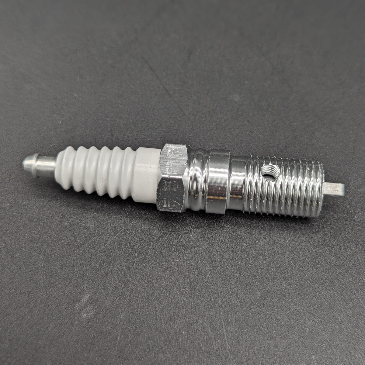 Spark Plug Discrete Metal One Hitter Pipe-Avernic Smoke Shop
