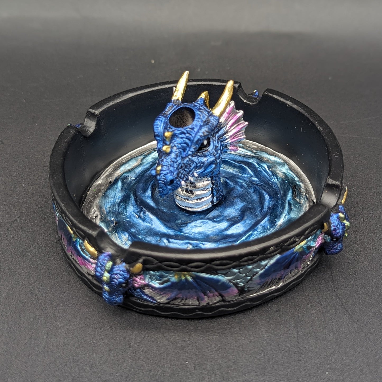 Dragon Polyresin Round Ashtray with Snuffer | 4"-Avernic Smoke Shop