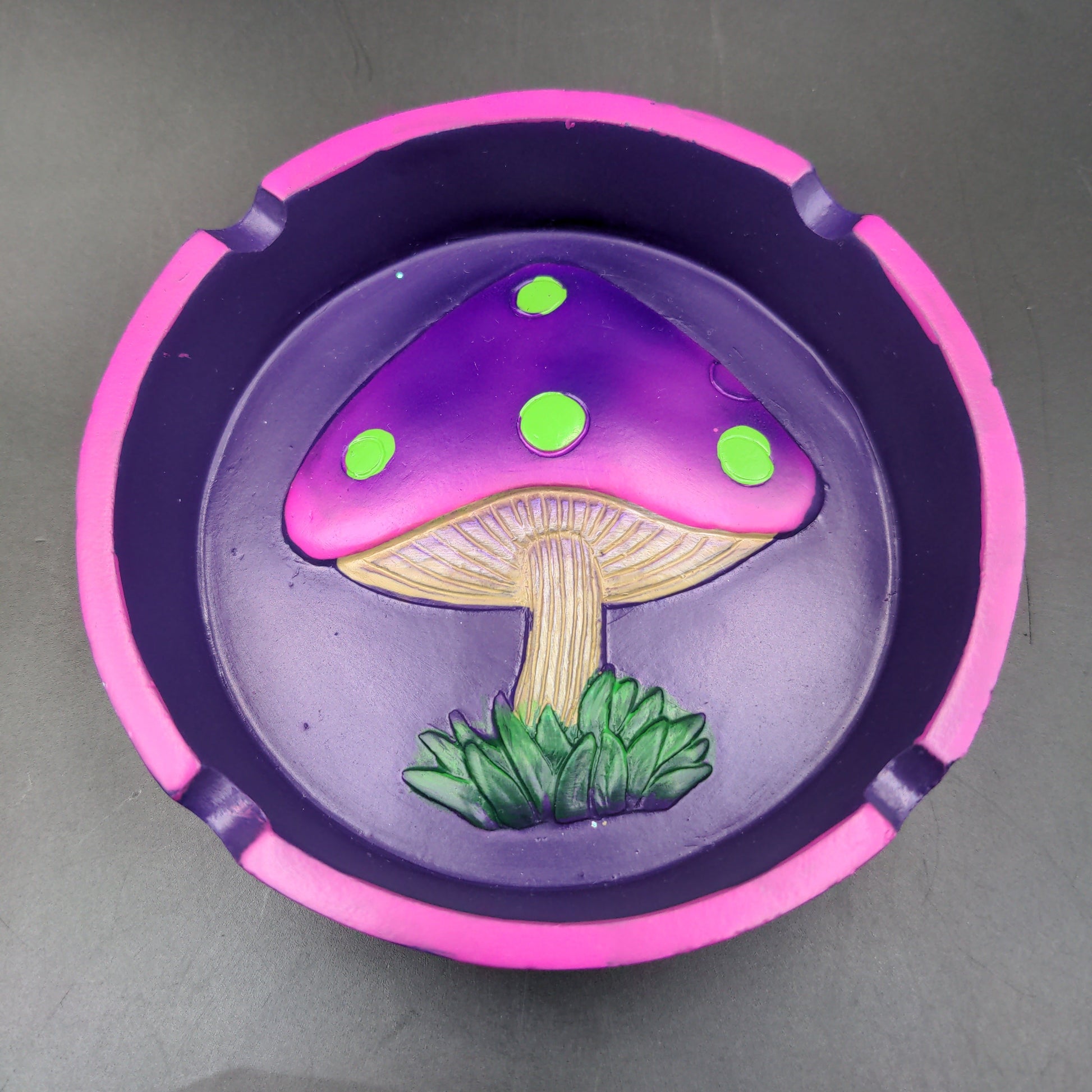 Mushroom Round Polyresin Ashtray | 4.25" - Avernic Smoke Shop