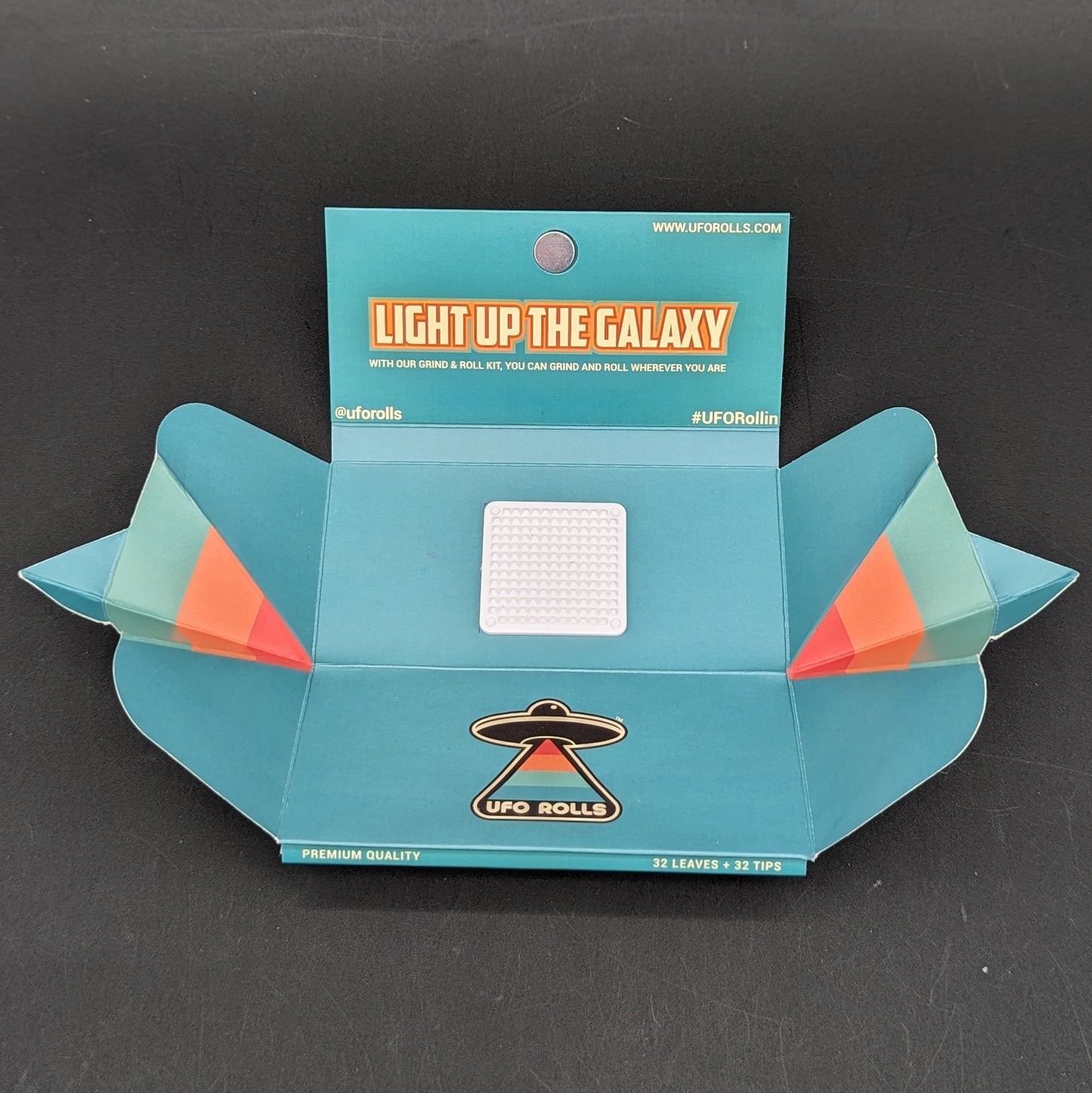 UFO Rolls - 1 1/4 Rolling Paper Kits w/ Grind Pad