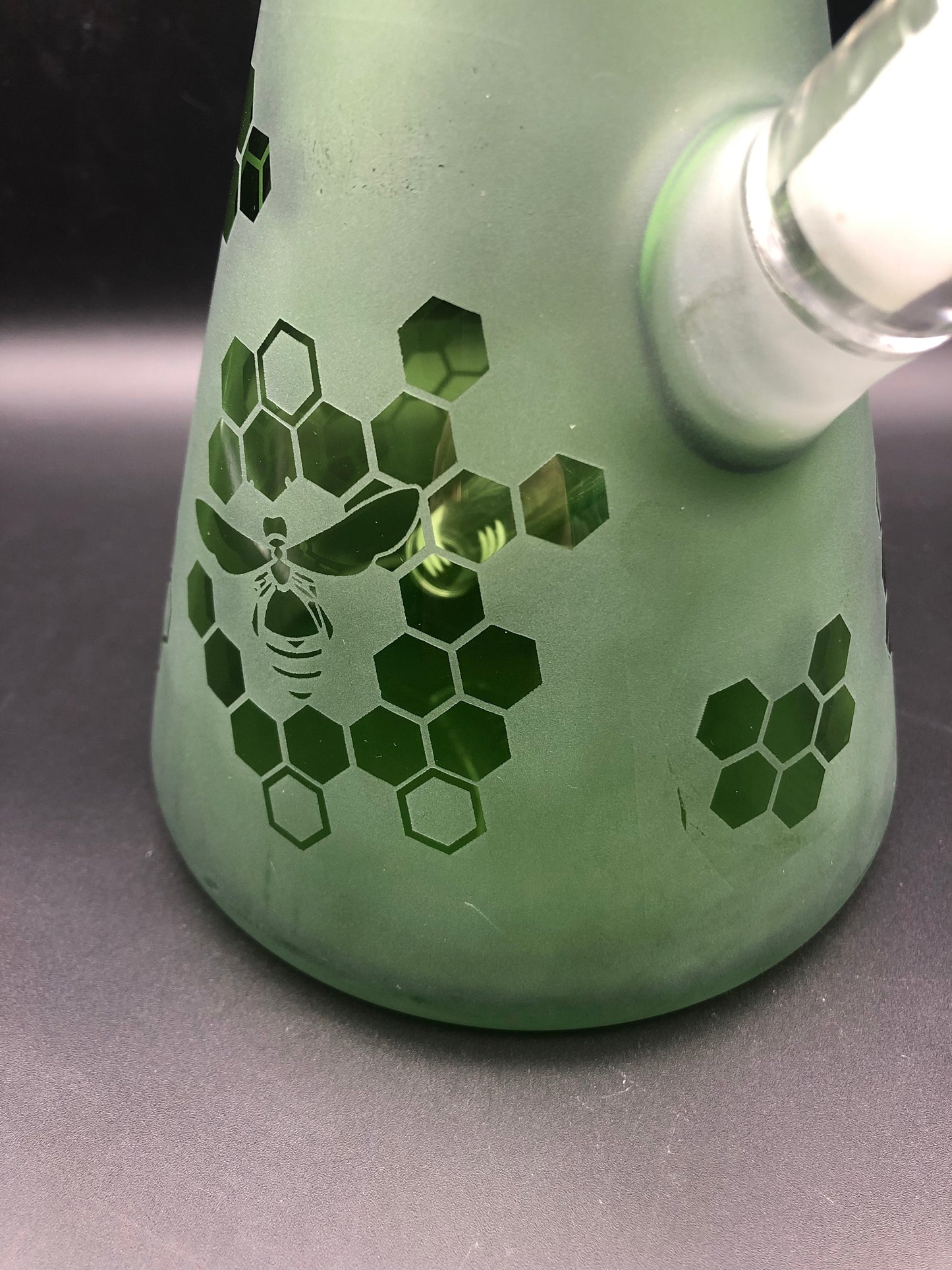 18" Sandblasted Honeycomb Beaker - base