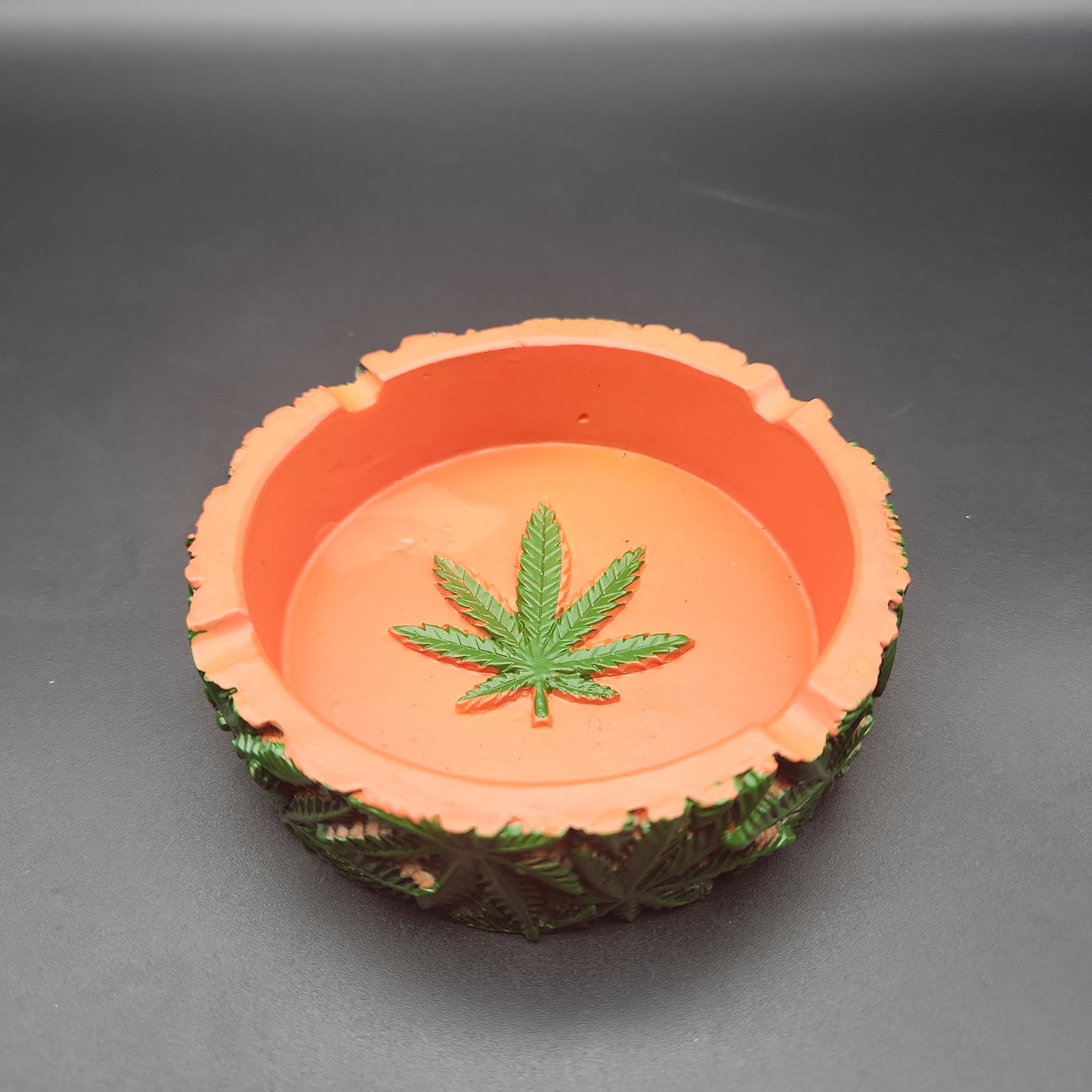 Abundance of Hemp Leaves Round Resin Ashtray | 4.25"